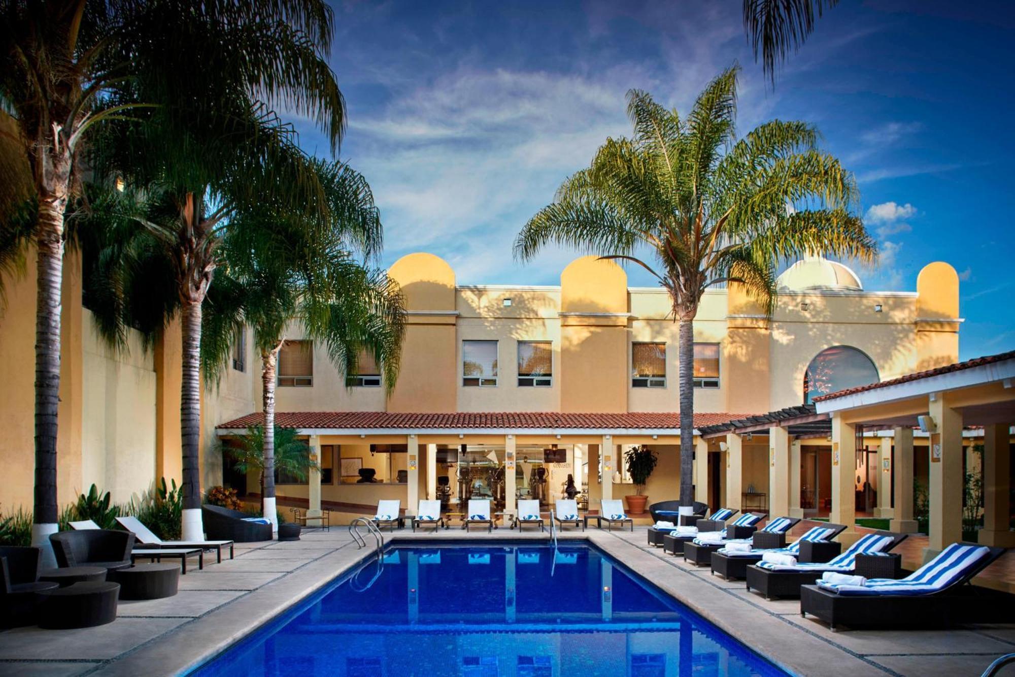 Fiesta Americana Hacienda Ixtapan De La Sal Eksteriør bilde The pool at the hotel