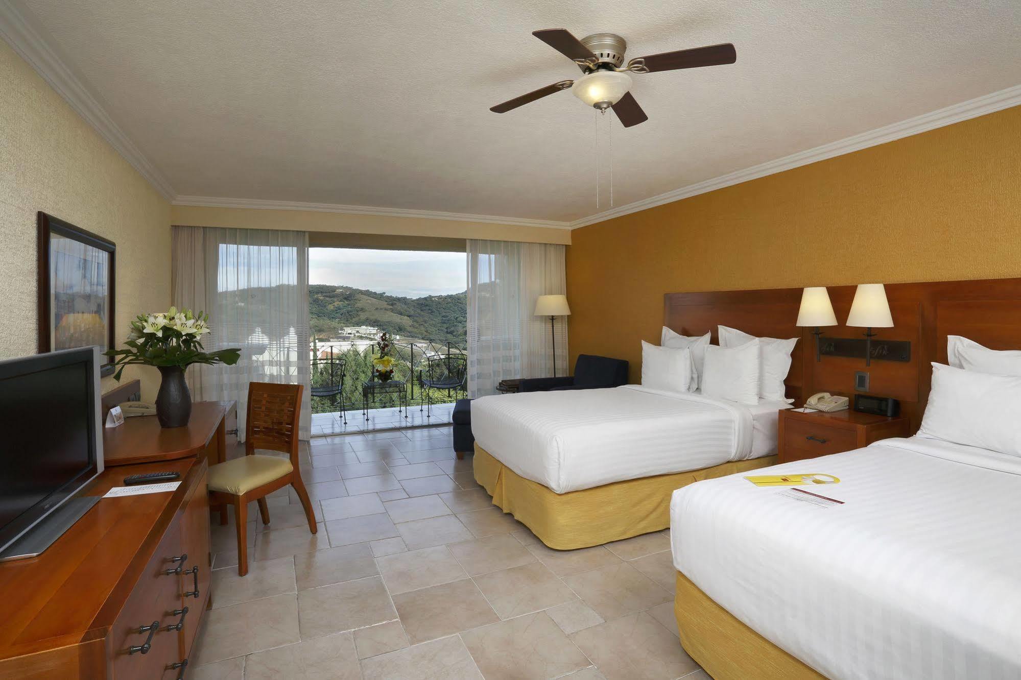 Fiesta Americana Hacienda Ixtapan De La Sal Eksteriør bilde A room at the Hard Rock Hotel Vallarta