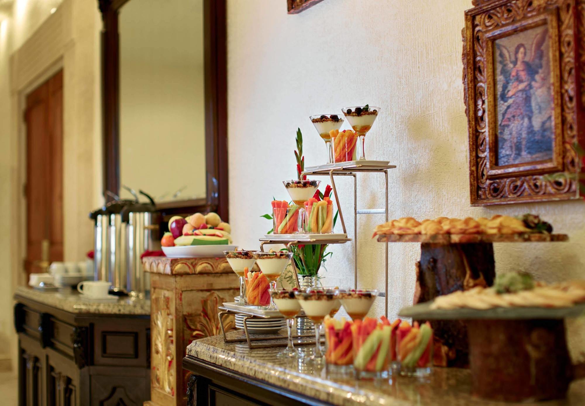Fiesta Americana Hacienda Ixtapan De La Sal Eksteriør bilde A buffet at a hotel