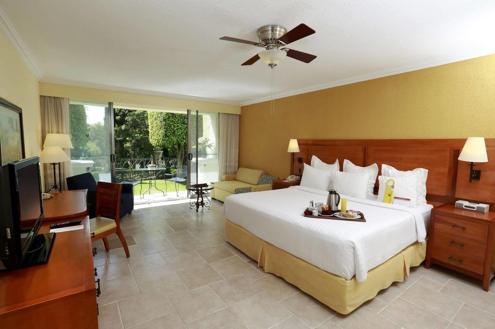 Fiesta Americana Hacienda Ixtapan De La Sal Eksteriør bilde A room at the Hilton San Salvador